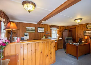 Half Moon Motel & Cottages hotel thumbnail 8