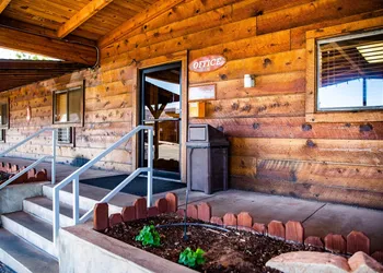 Red Stone Inn hotel thumbnail 7