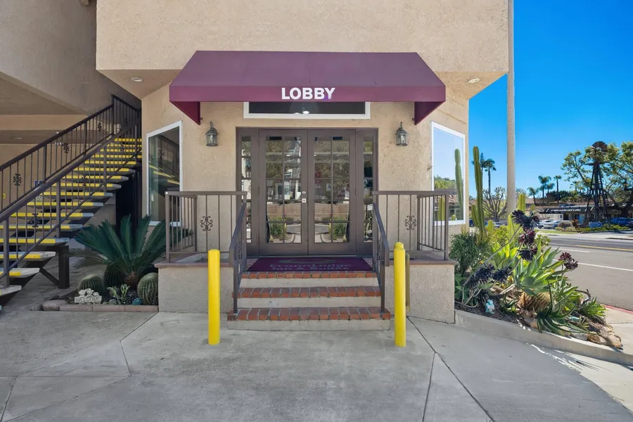 Econo Lodge Inn & Suites Fallbrook Downtown hotel detail image 2