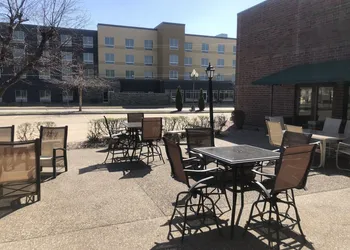 Express Suites Riverport Inn & Suites hotel thumbnail 4