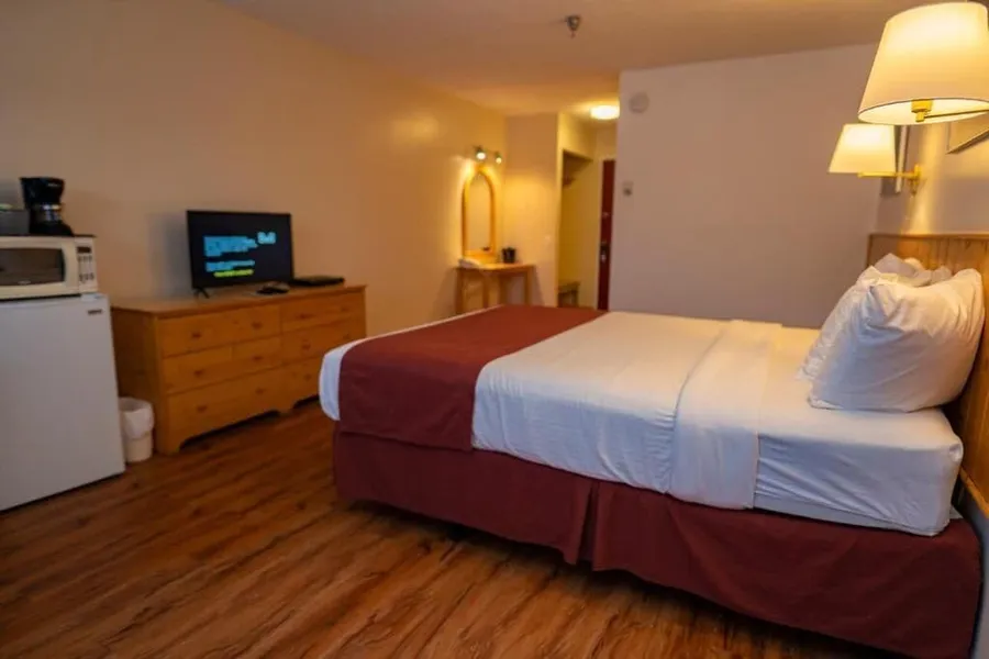 Canadas Best Value Inn River View Hotel hotel detail image 6