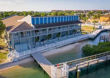 Dockside Inn & Resort hotel thumbnail 3