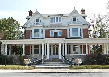 The Albanus Phillips Inn hotel thumbnail 3