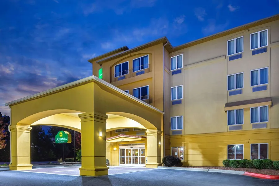 La Quinta Inn & Suites by Wyndham Atlanta-Union City hotel detail image 2