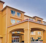 La Quinta Inn & Suites by Wyndham Atlanta-Union City hotel detail image 5