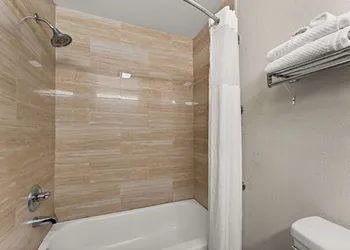 Quality Inn Sandersville hotel thumbnail 8