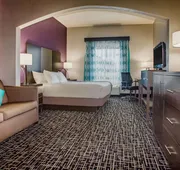 La Quinta Inn & Suites by Wyndham Pontoon Beach hotel detail image 4