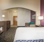 La Quinta Inn & Suites by Wyndham Pontoon Beach hotel detail image 5