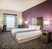 La Quinta Inn & Suites by Wyndham Pontoon Beach hotel detail image 7