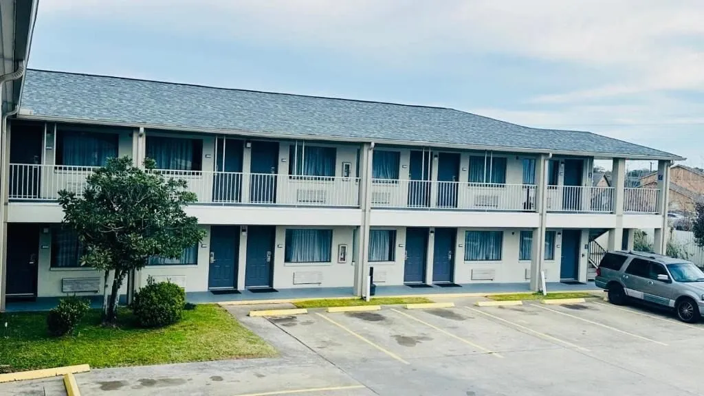 Executive Inn & Suites Hobby hotel detail image 2