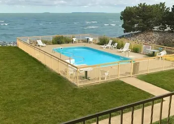 Clinton Inn And Suites hotel thumbnail 2