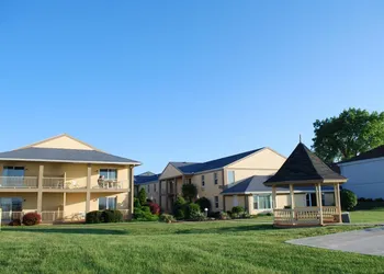 Clinton Inn And Suites hotel thumbnail 3