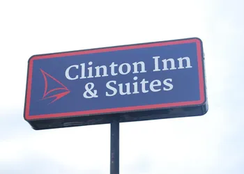 Clinton Inn And Suites hotel thumbnail 4