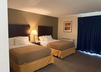 Clinton Inn And Suites hotel thumbnail 8