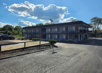 Plaza Inn Springfield hotel thumbnail 2