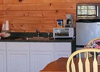Mohican Little Brown Inn hotel thumbnail 6