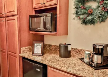 The Inn at Christmas Place hotel thumbnail 7