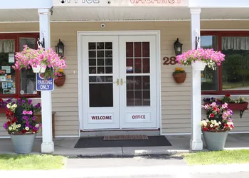 Cozy Corner Motel hotel thumbnail 5