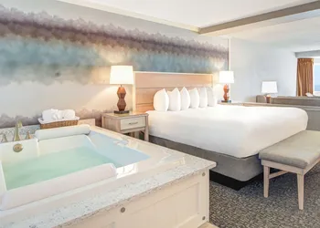 Hallmark Resort - Newport hotel thumbnail 2