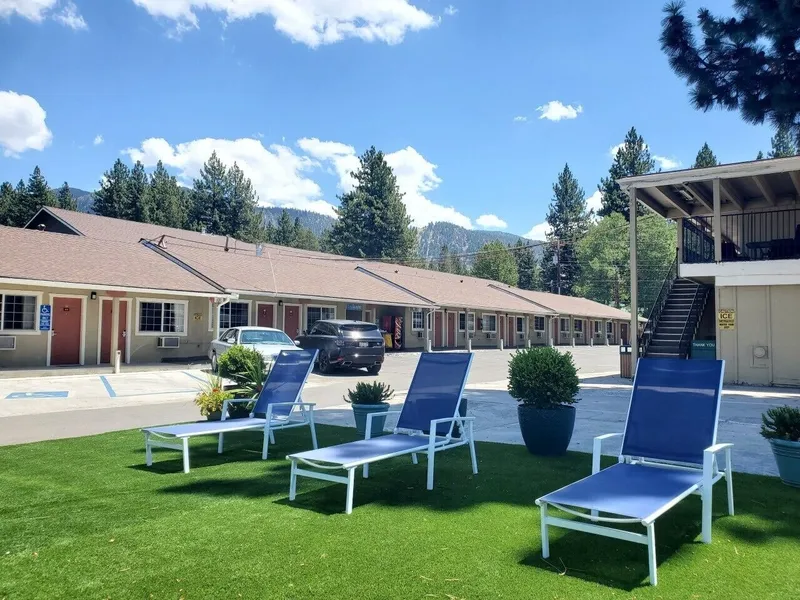 Bluebird Day Inn & Suites hotel detail image 2