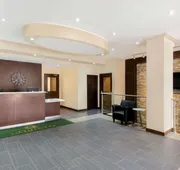 La Quinta Inn & Suites by Wyndham Oshawa hotel detail image 4