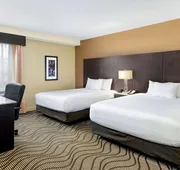 La Quinta Inn & Suites by Wyndham Oshawa hotel detail image 7