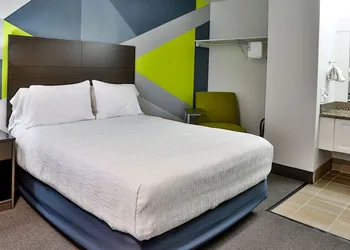 Chalet Motel hotel thumbnail 5
