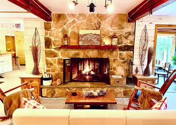 Snowed Inn hotel thumbnail 7
