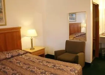 Sunshine Motel hotel thumbnail 7
