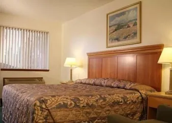 Sunshine Motel hotel thumbnail 8