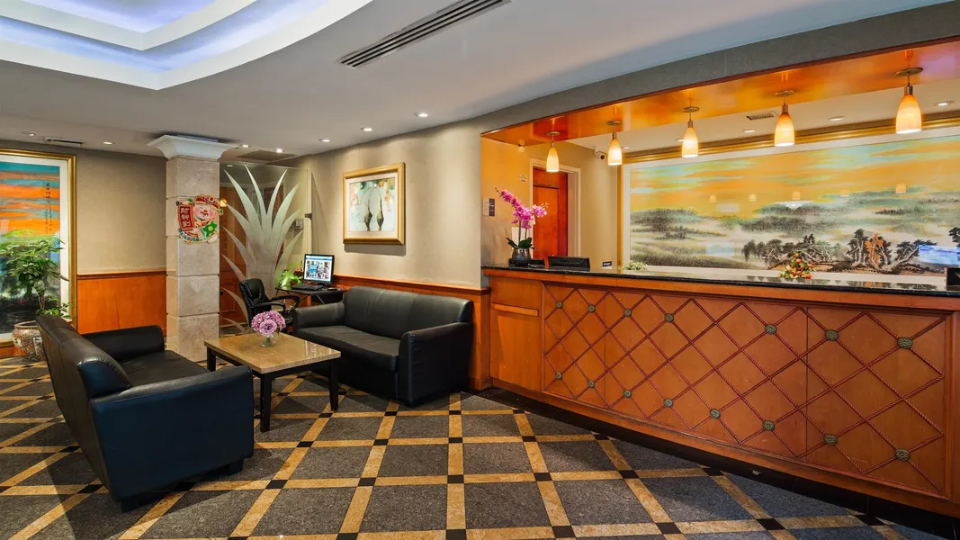Best Western Queens Court Hotel hotel detail image 2
