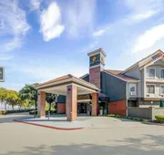 La Quinta Inn & Suites by Wyndham Dallas DFW Airport North hotel detail image 4