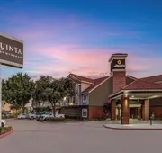 La Quinta Inn & Suites by Wyndham Dallas DFW Airport North hotel detail image 7