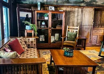 Roycroft Inn hotel thumbnail 3