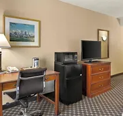 Hotel RL Cleveland Airport West hotel detail image 4