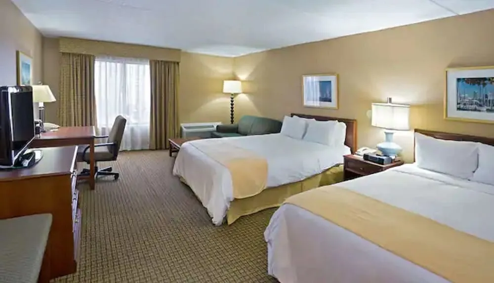 Hotel RL Cleveland Airport West hotel detail image 6