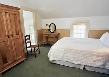 Valley Ford Hotel hotel thumbnail 6