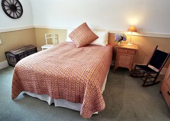 Valley Ford Hotel hotel thumbnail 8
