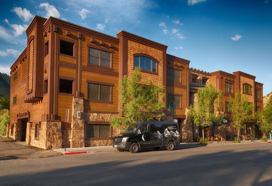 White Buffalo Club hotel detail image 2