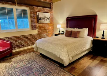 The Common Man Inn & Restaurant hotel thumbnail 8