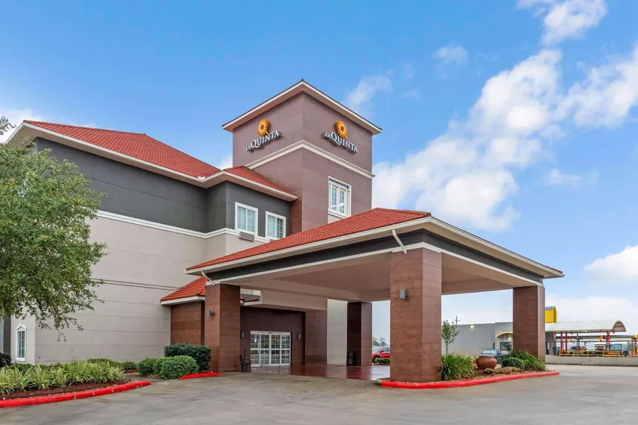La Quinta Inn & Suites by Wyndham Orange hotel detail image 2