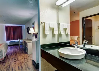 Motel 6-Columbia MO - East hotel thumbnail 8