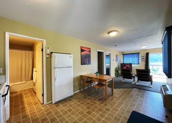 Kokanee Glacier Resort hotel thumbnail 8