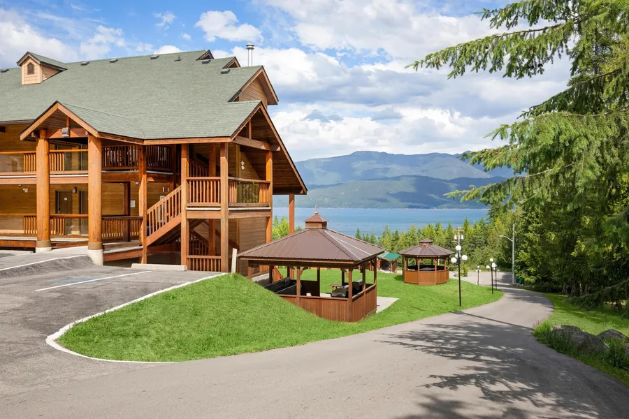 Kootenay Lakeview Resort, BW Signature Collection hotel detail image 2