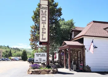 Canyon Motel hotel thumbnail 4