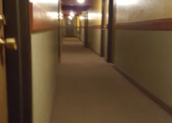 Earth Inn Motel hotel thumbnail 4