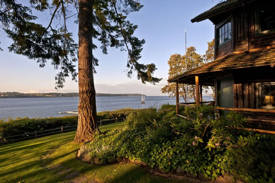 Captain Whidbey hotel detail image 2