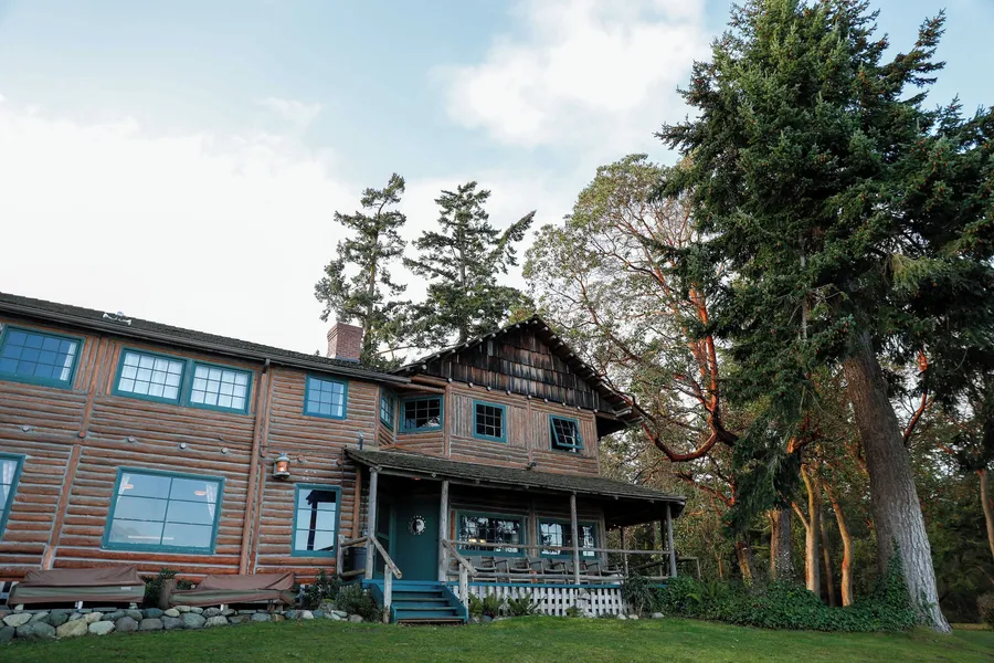 Captain Whidbey hotel detail image 6