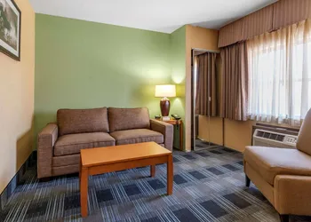 Quality Inn Madras hotel thumbnail 5