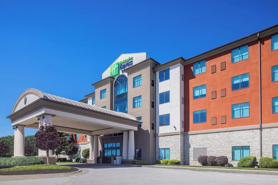 Holiday Inn Express and Suites Kansas City Airport by IHG hotel detail image 2